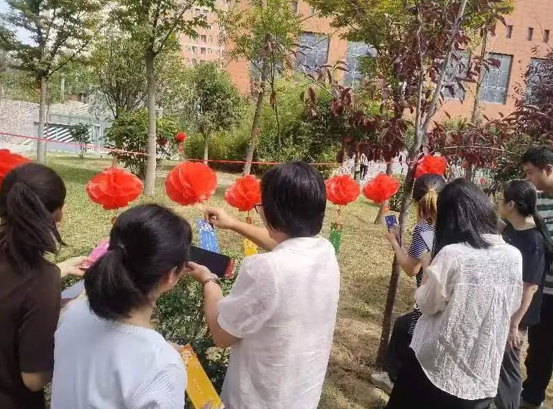 工业园区公司举办“我们的节日·中秋”猜灯谜主题活动